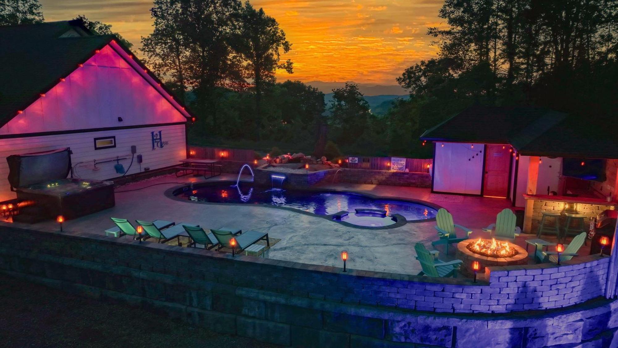 塞维尔维尔H2Oasis Incredible Pool Retreat With Mountains Views!别墅 外观 照片